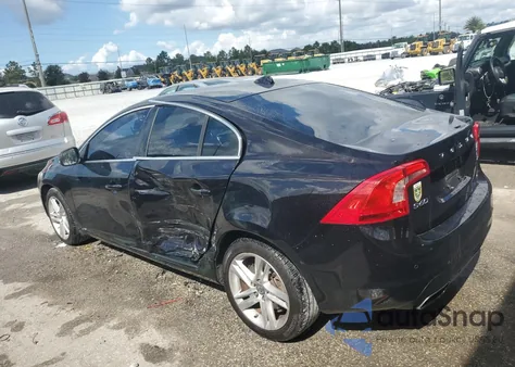2015 Volvo S60 Platinum z USA, uszkodzony, nr VIN YV140MFMXF2341108